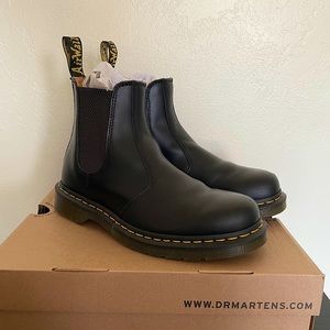Dr Martens Chelsea boots